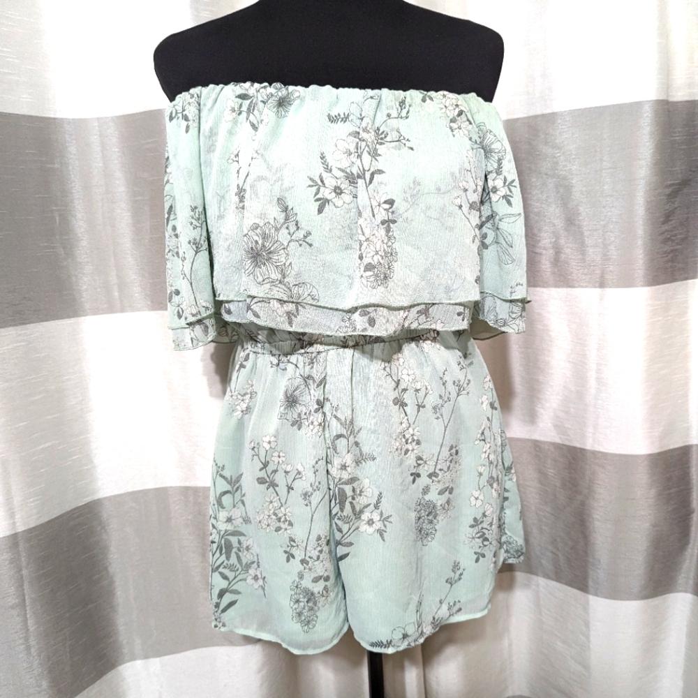 Charlotte Russe Strapless Light Green Floral Romper w/ Underlining. Size: L